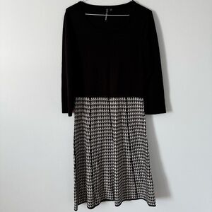 Zoë + Phoebe Black & White Houndstooth Knit Dress – Size M